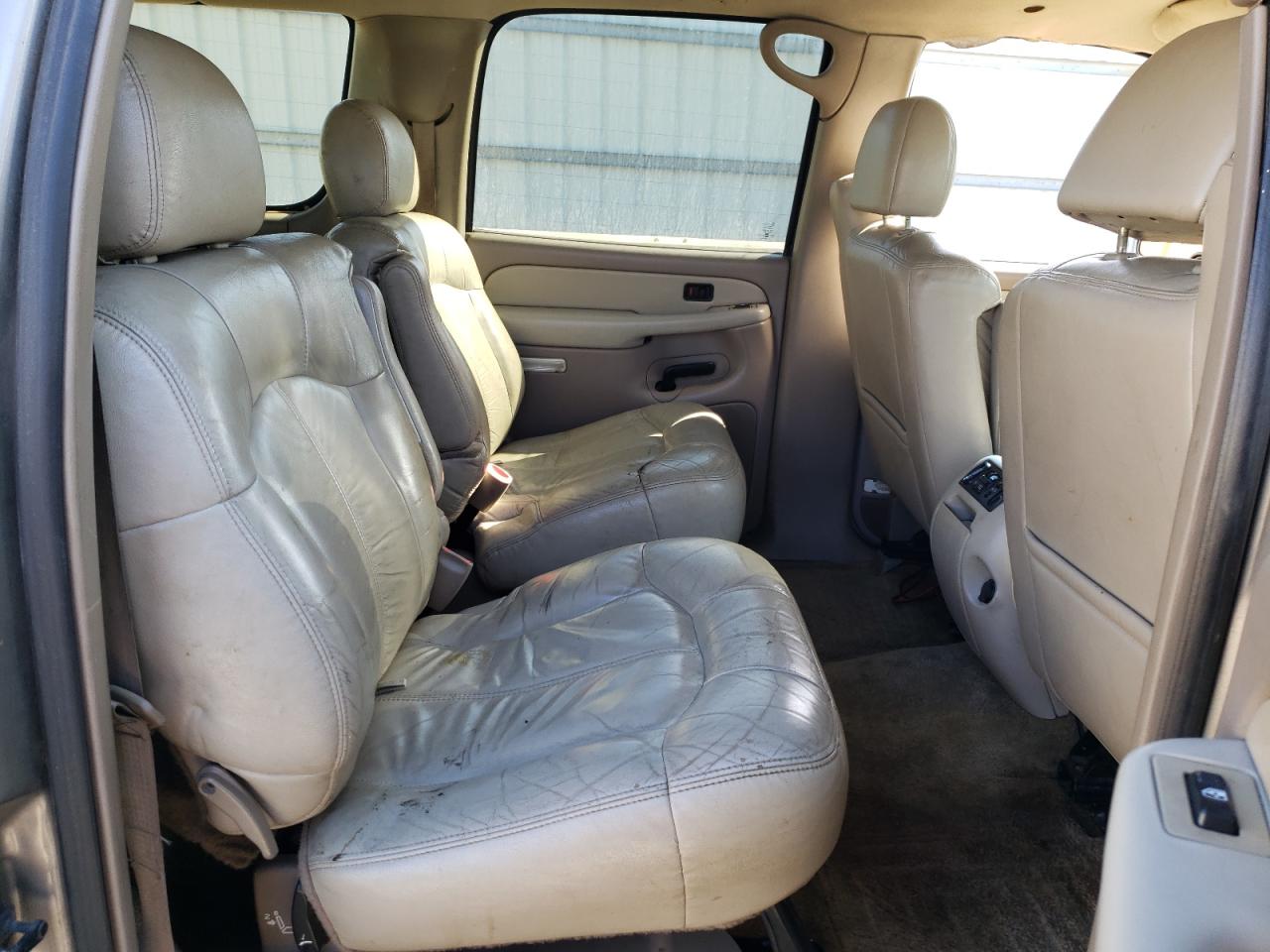 2002 Chevrolet Suburban - Image 11