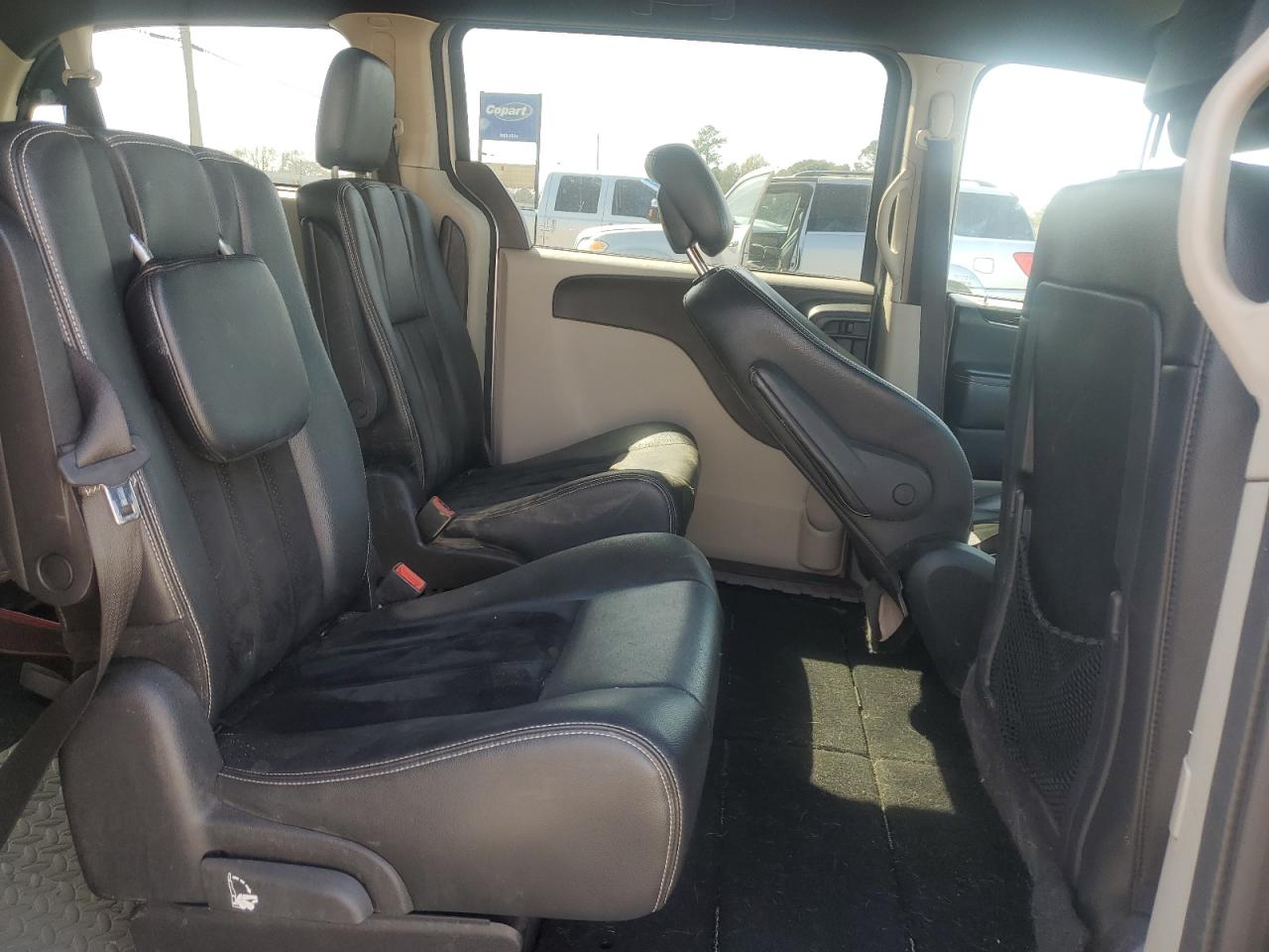 2017 Dodge Caravan - Image 11