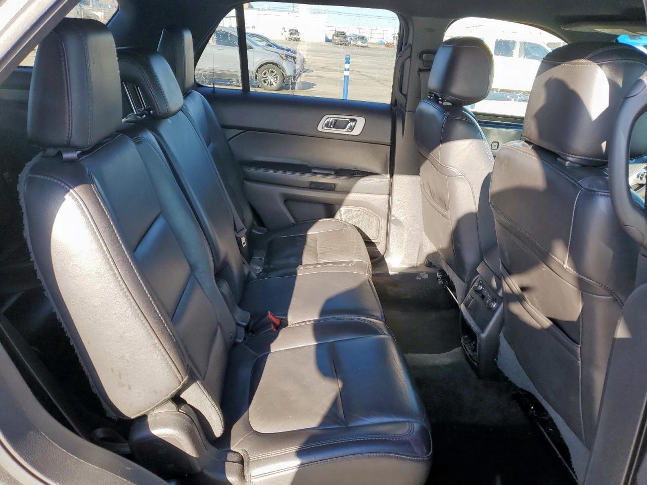 2015 Ford Explorer - Image 11