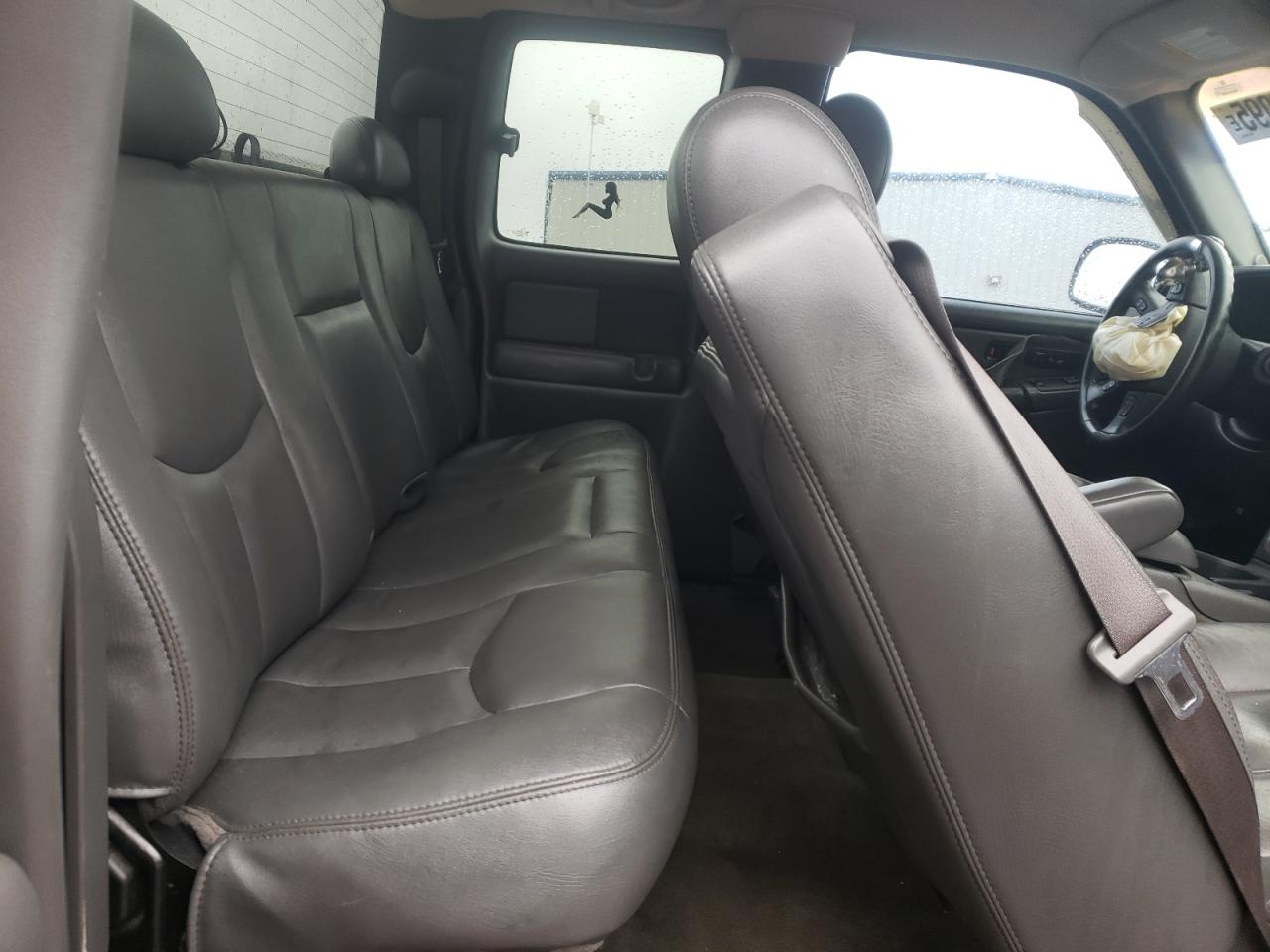 2003 Chevrolet Silverado - Image 10