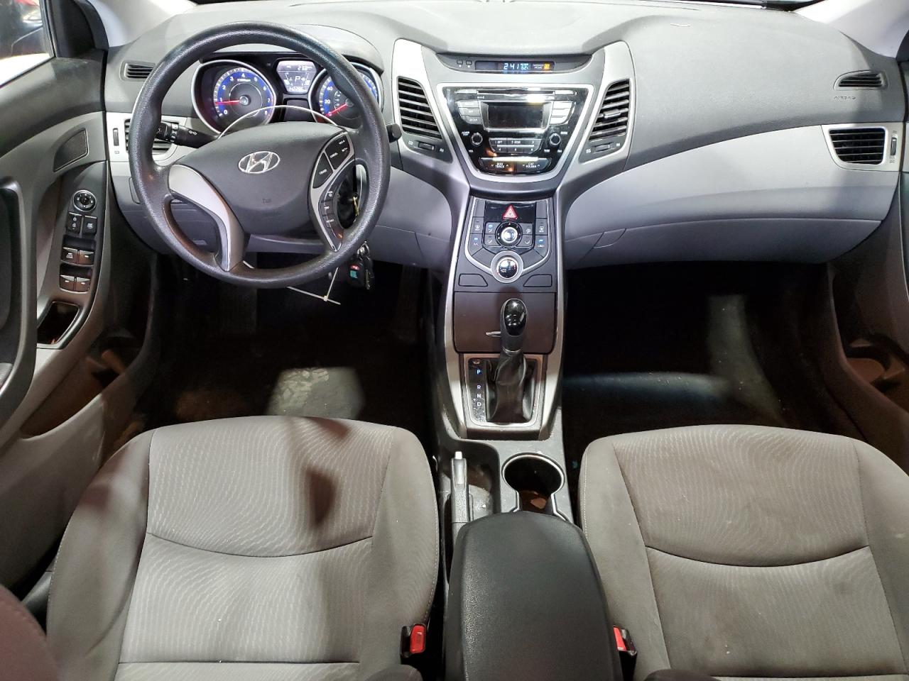 2014 Hyundai Elantra - Image 8