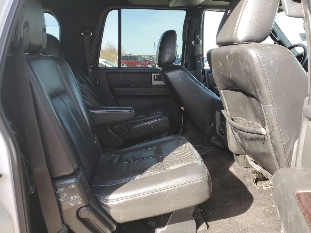 2010 Ford Expedition - Image 11