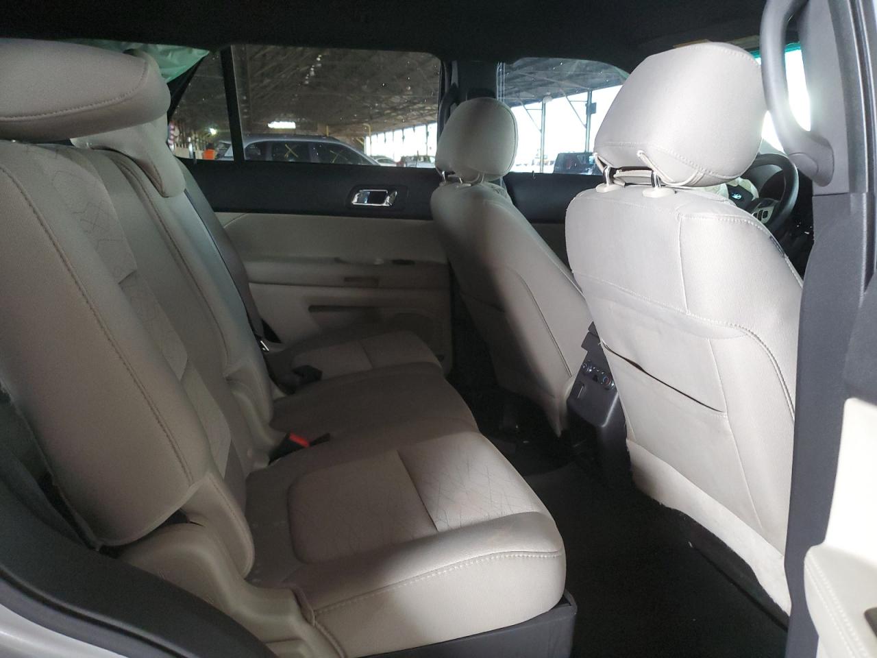 2014 Ford Explorer - Image 11