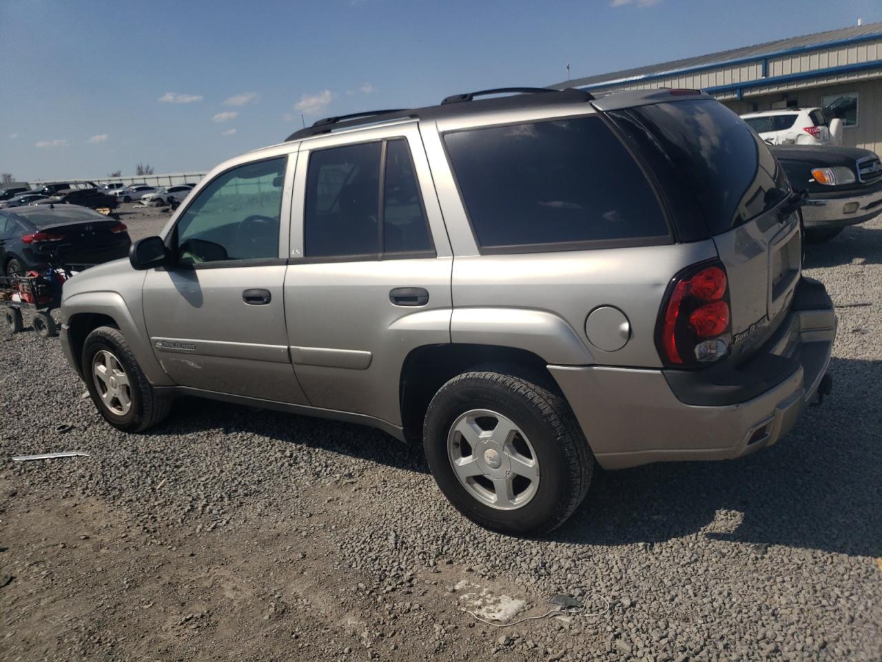 2002 Chevrolet TrailBlazer - Image 2