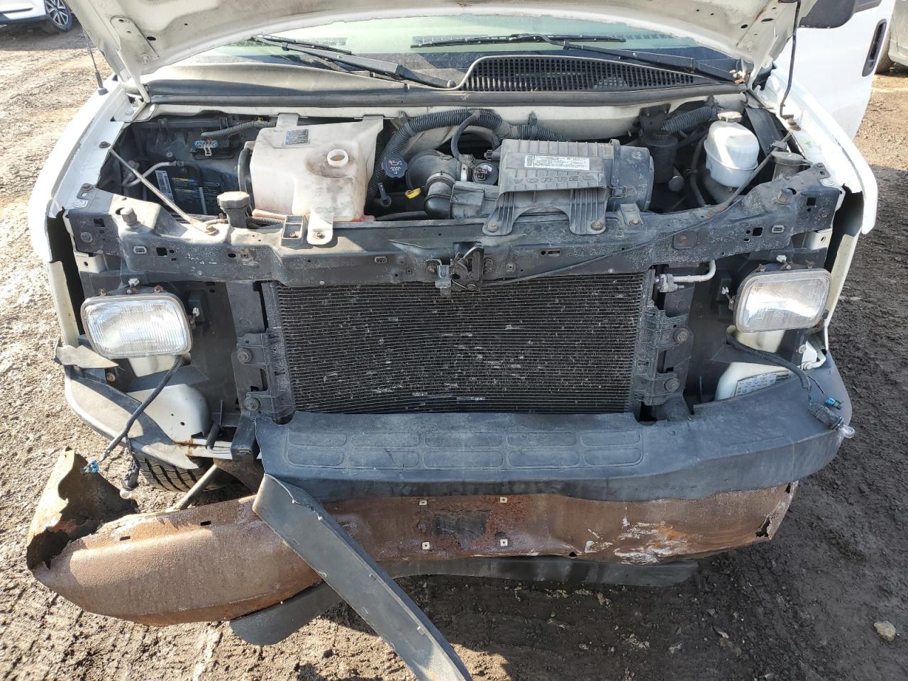2008 GMC Savana - Image 14