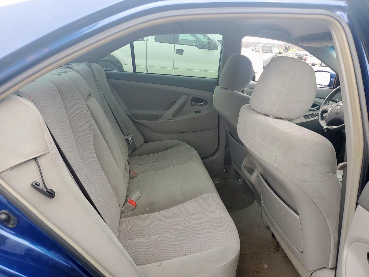 2011 Toyota Camry - Image 10