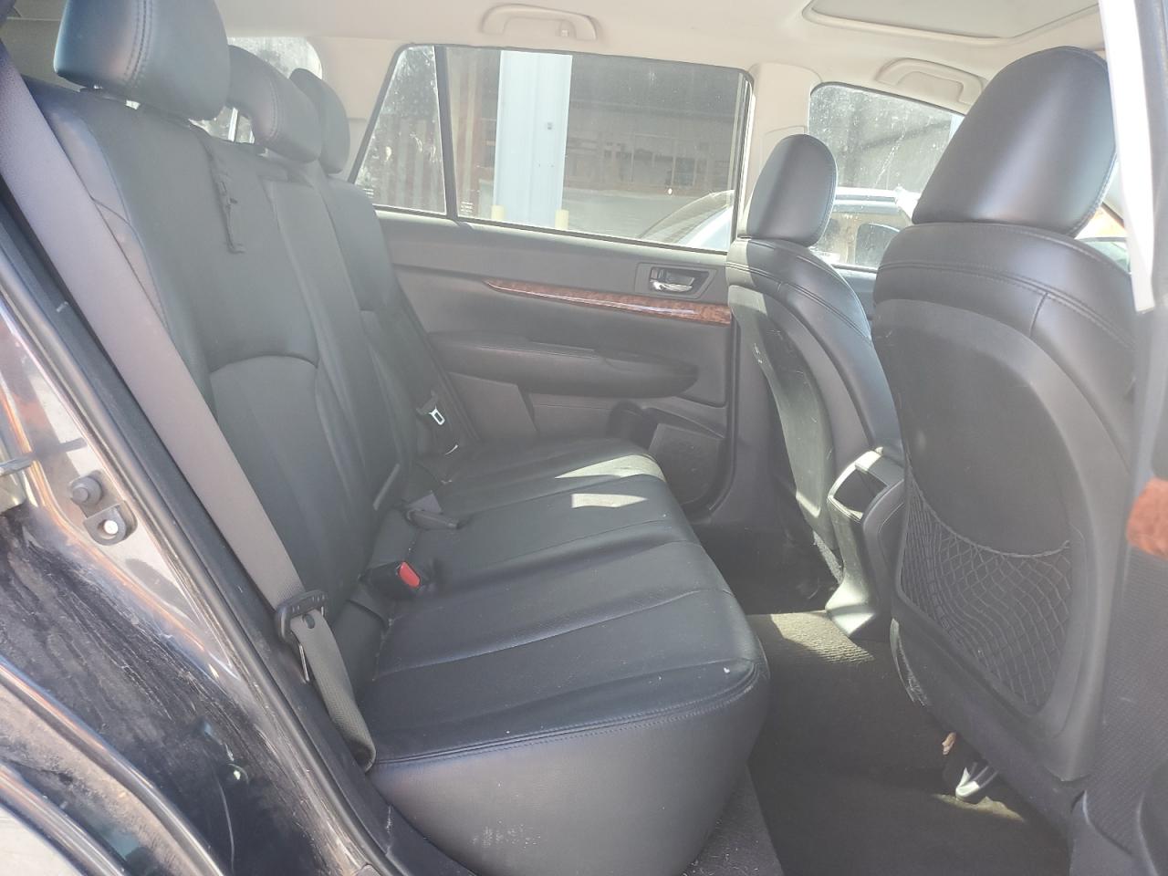 2011 Subaru Outback - Image 11