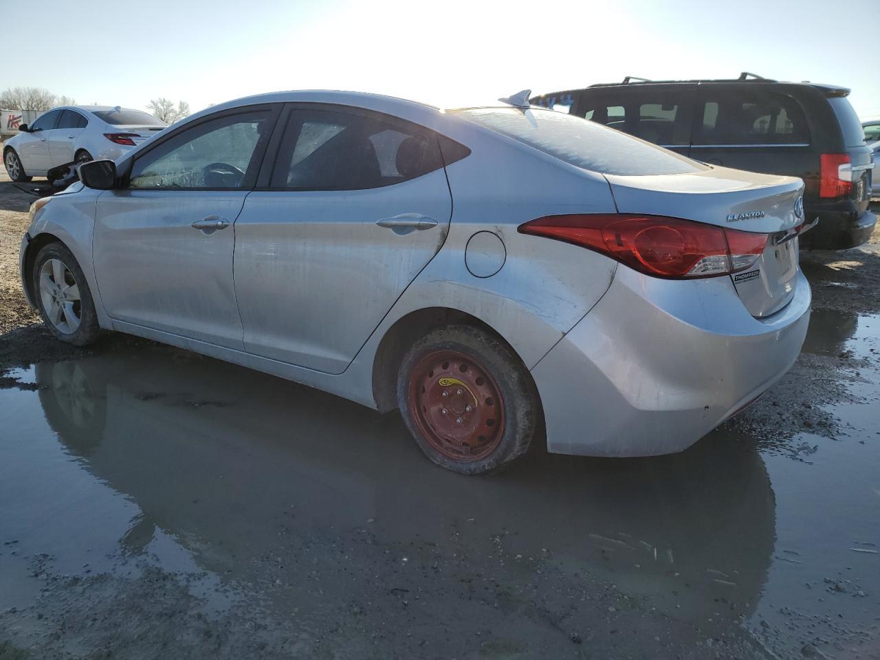 2013 Hyundai Elantra - Image 2