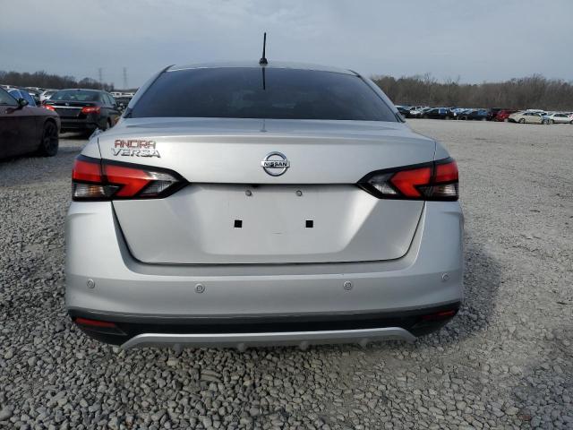  NISSAN VERSA 2021 Srebrny