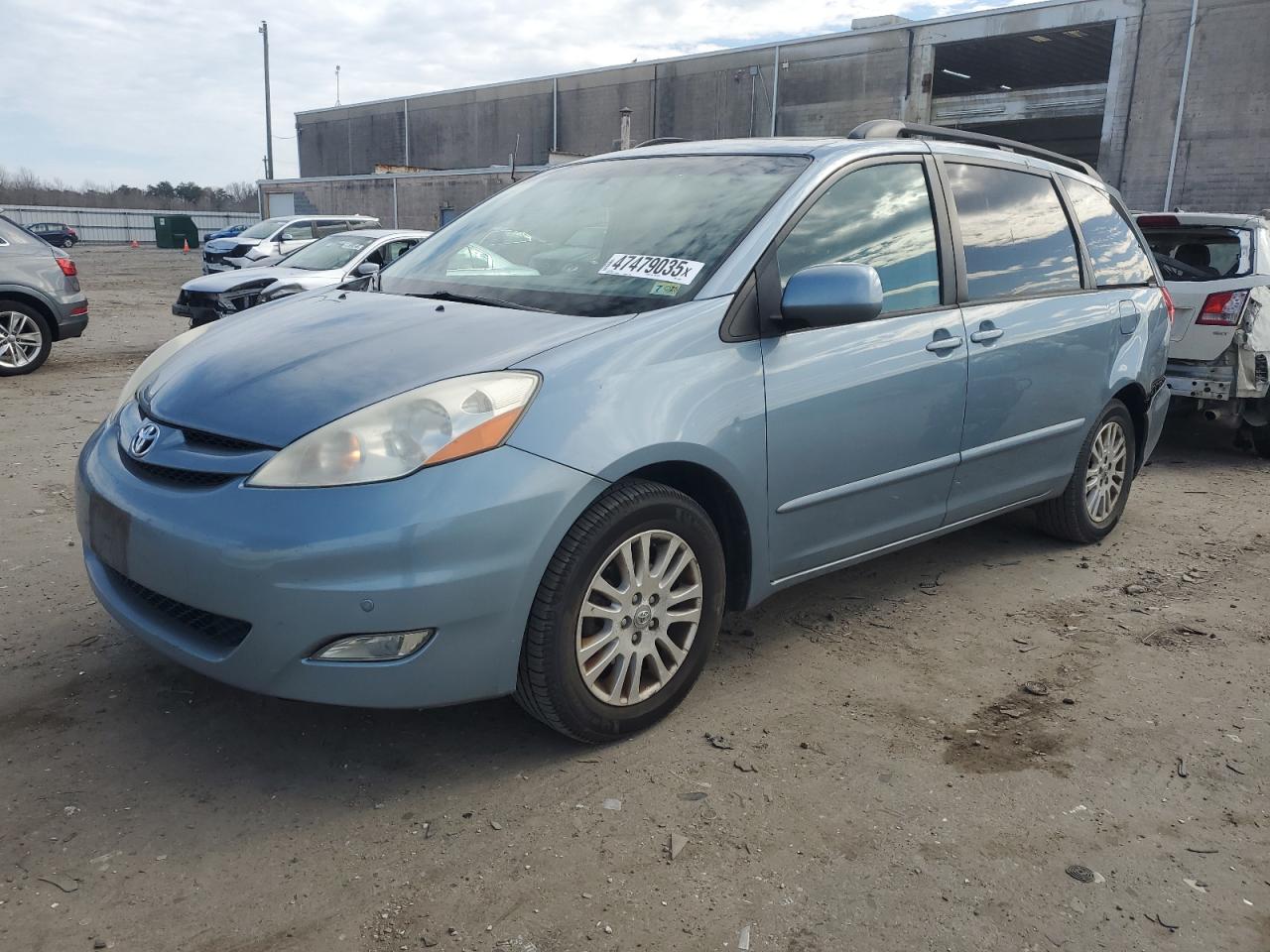 2010 Toyota Sienna - Image 1