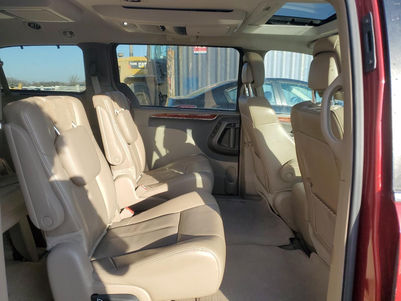 2014 Chrysler Town & Country - Image 11