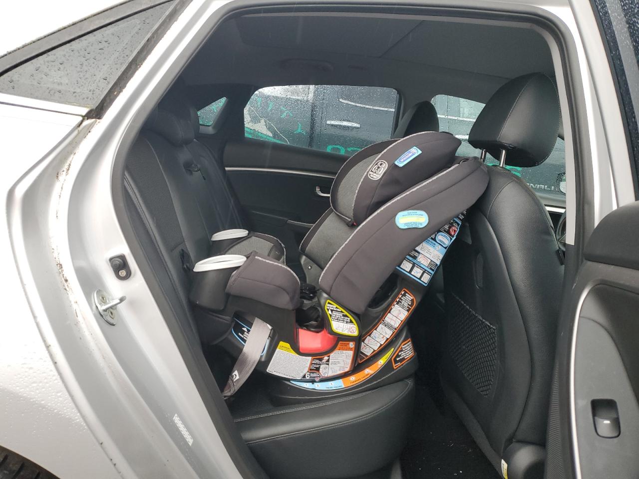 2016 Hyundai Elantra - Image 10