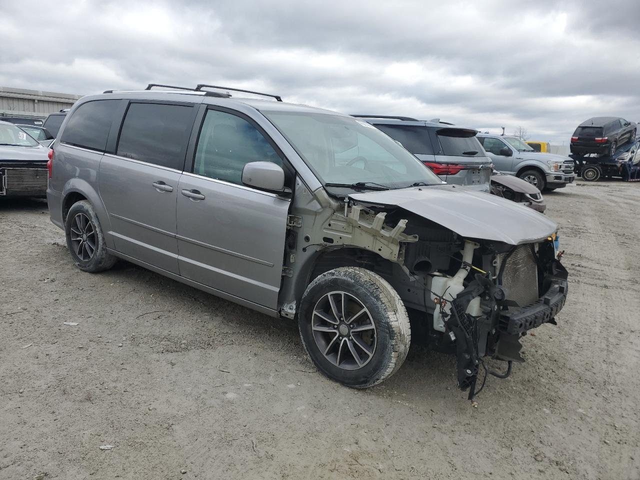 2017 Dodge Caravan - Image 4