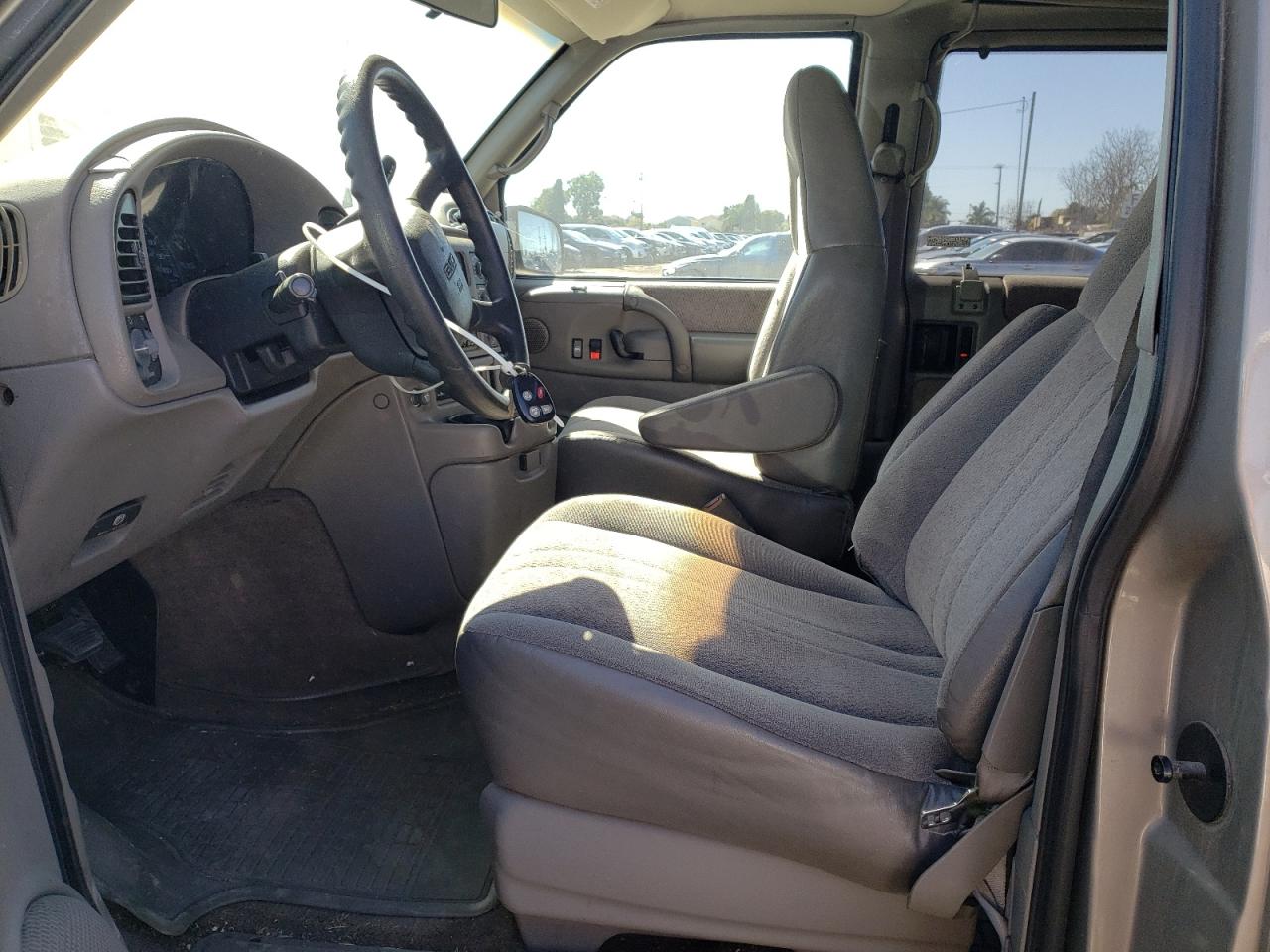 2001 GMC Safari - Image 7