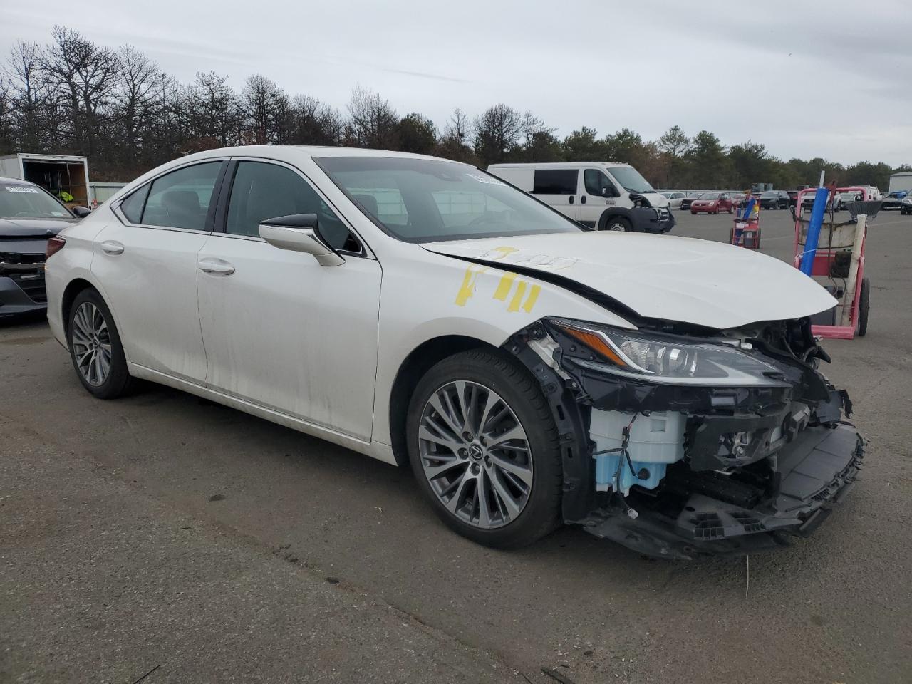 2019 Lexus ES - Image 4