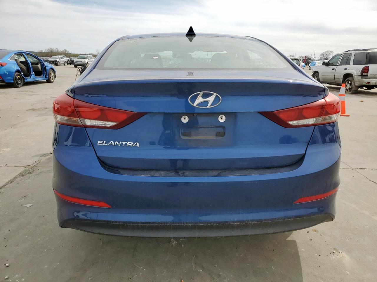 2017 Hyundai Elantra - Image 6