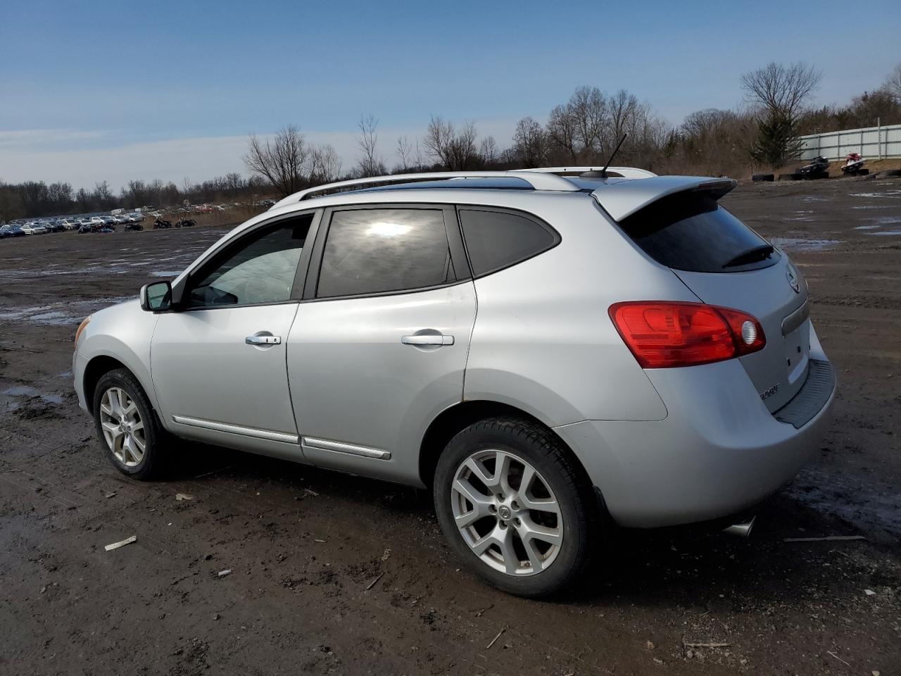 2011 Nissan Rogue - Image 2