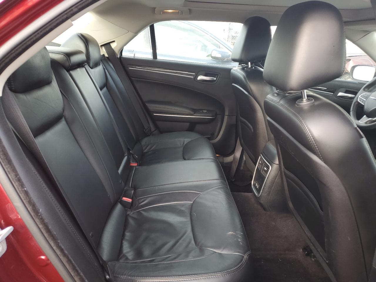 2017 Chrysler 300 - Image 10