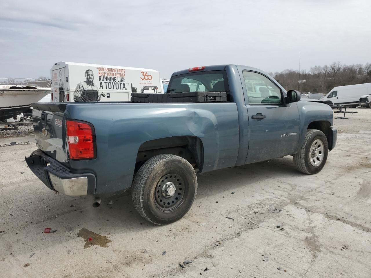2011 Chevrolet Silverado - Image 3