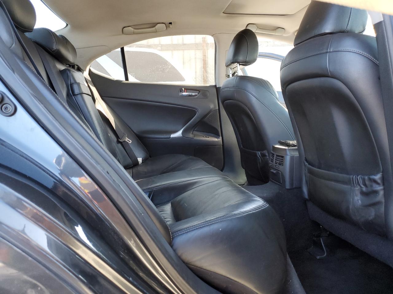 2010 Lexus IS - Image 10