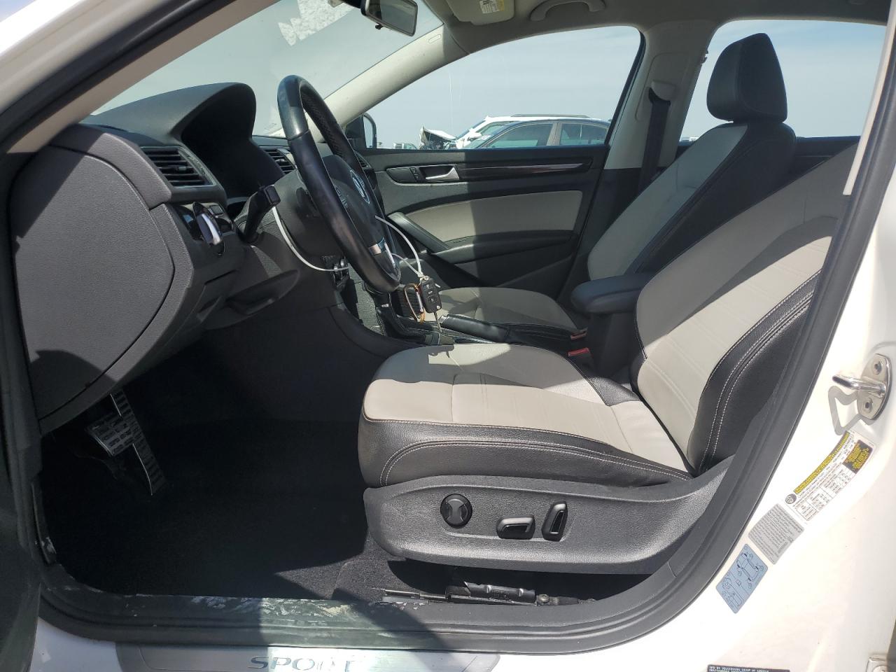2015 Volkswagen Passat - Image 7