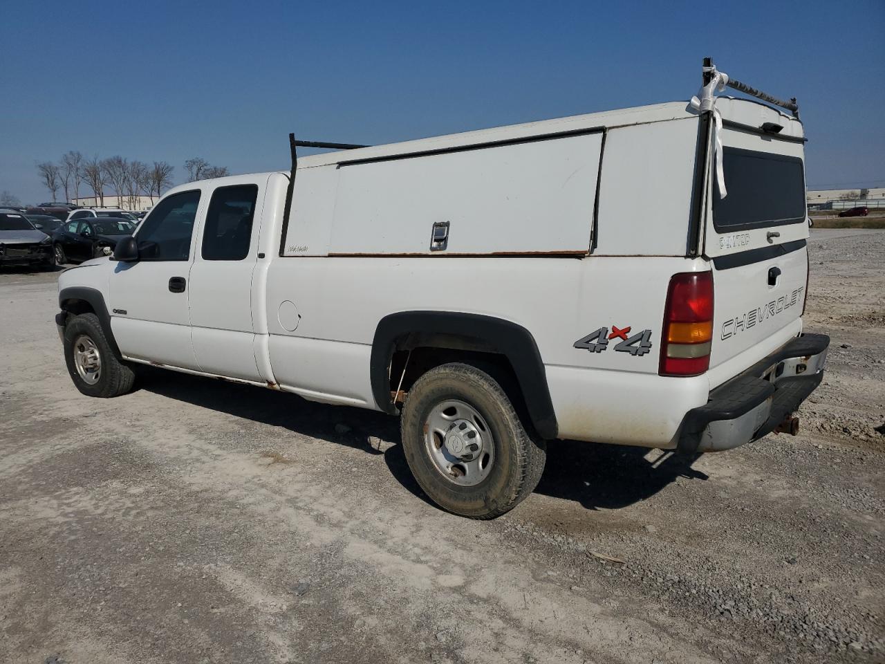 2000 Chevrolet Silverado - Image 2
