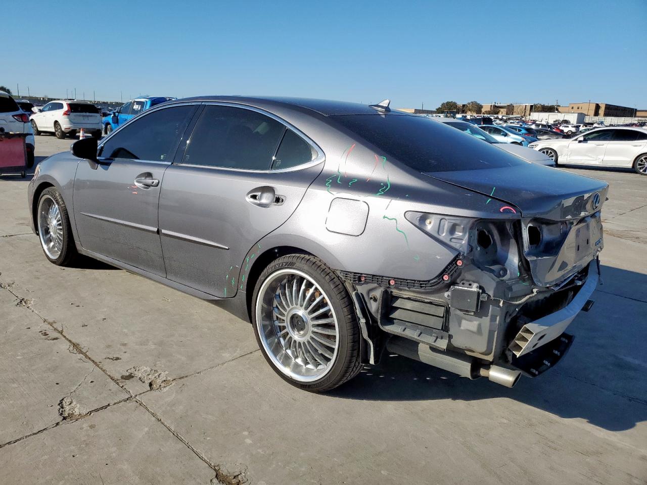 2013 Lexus ES - Image 2