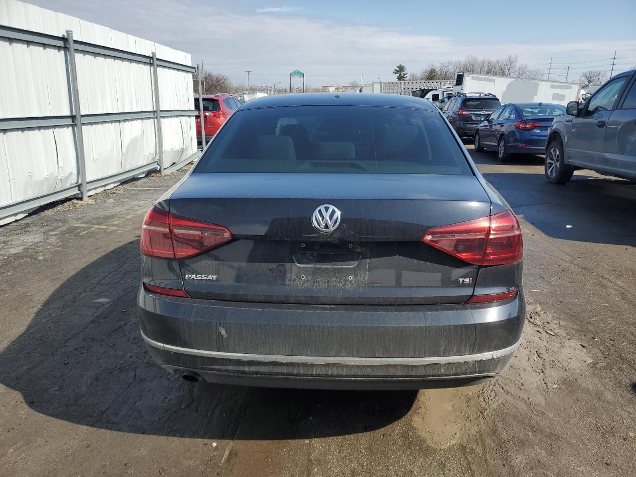 2018 Volkswagen Passat - Image 6