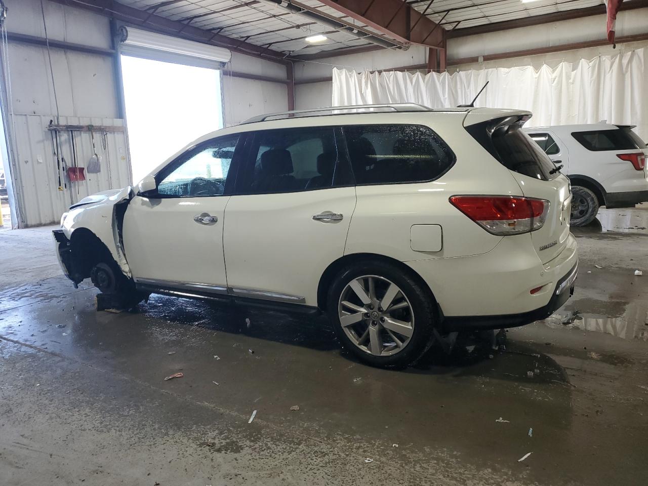 2013 Nissan Pathfinder - Image 2