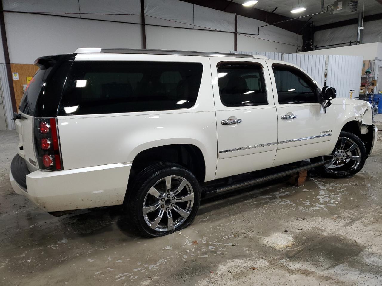 2010 GMC Yukon - Image 3