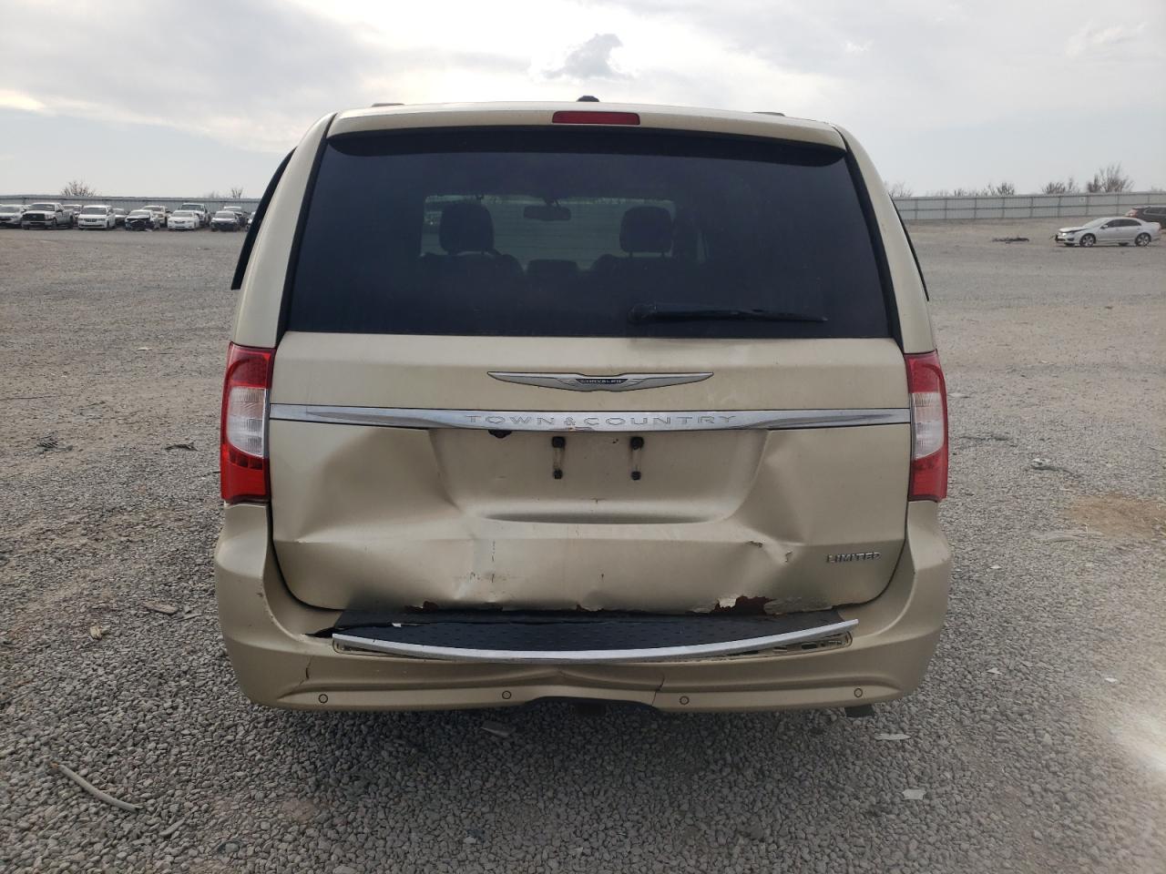 2012 Chrysler Town & Country - Image 6