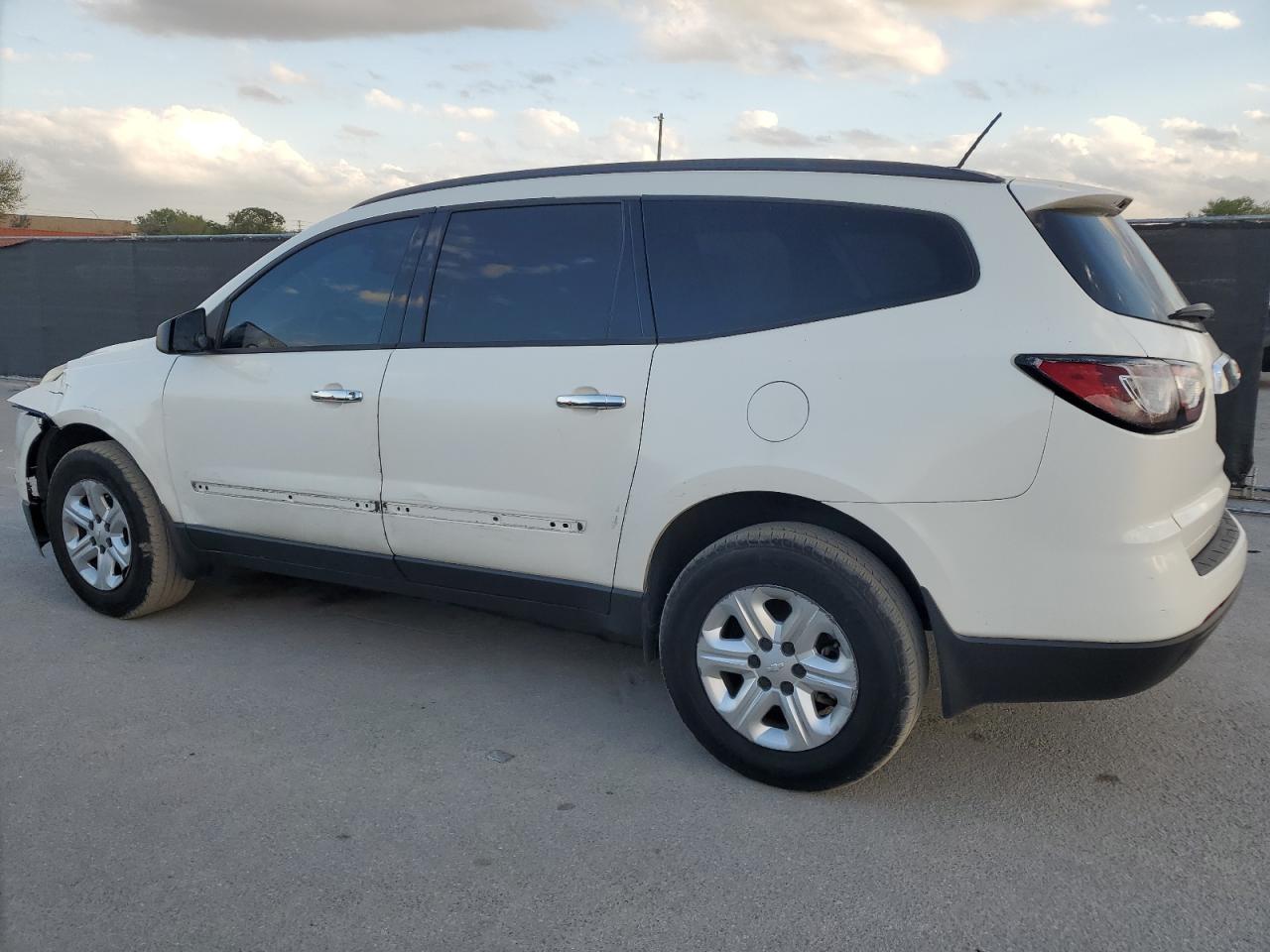 2015 Chevrolet Traverse - Image 2