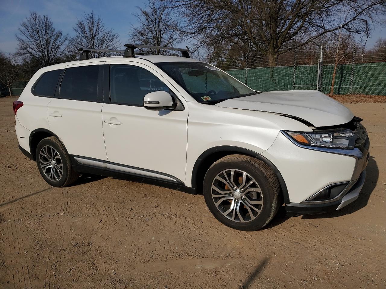 2016 Mitsubishi Outlander - Image 4