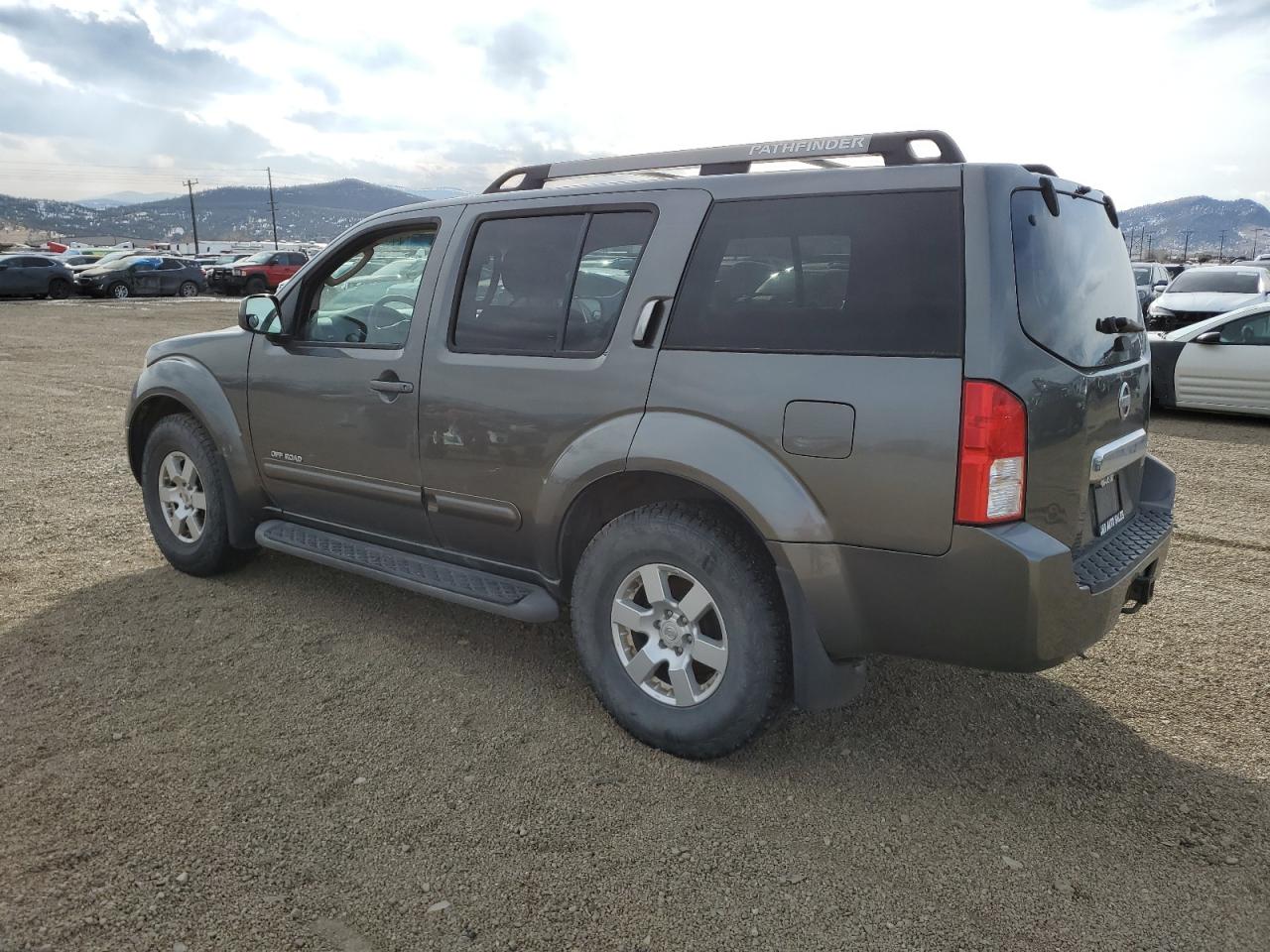 2005 Nissan Pathfinder - Image 2