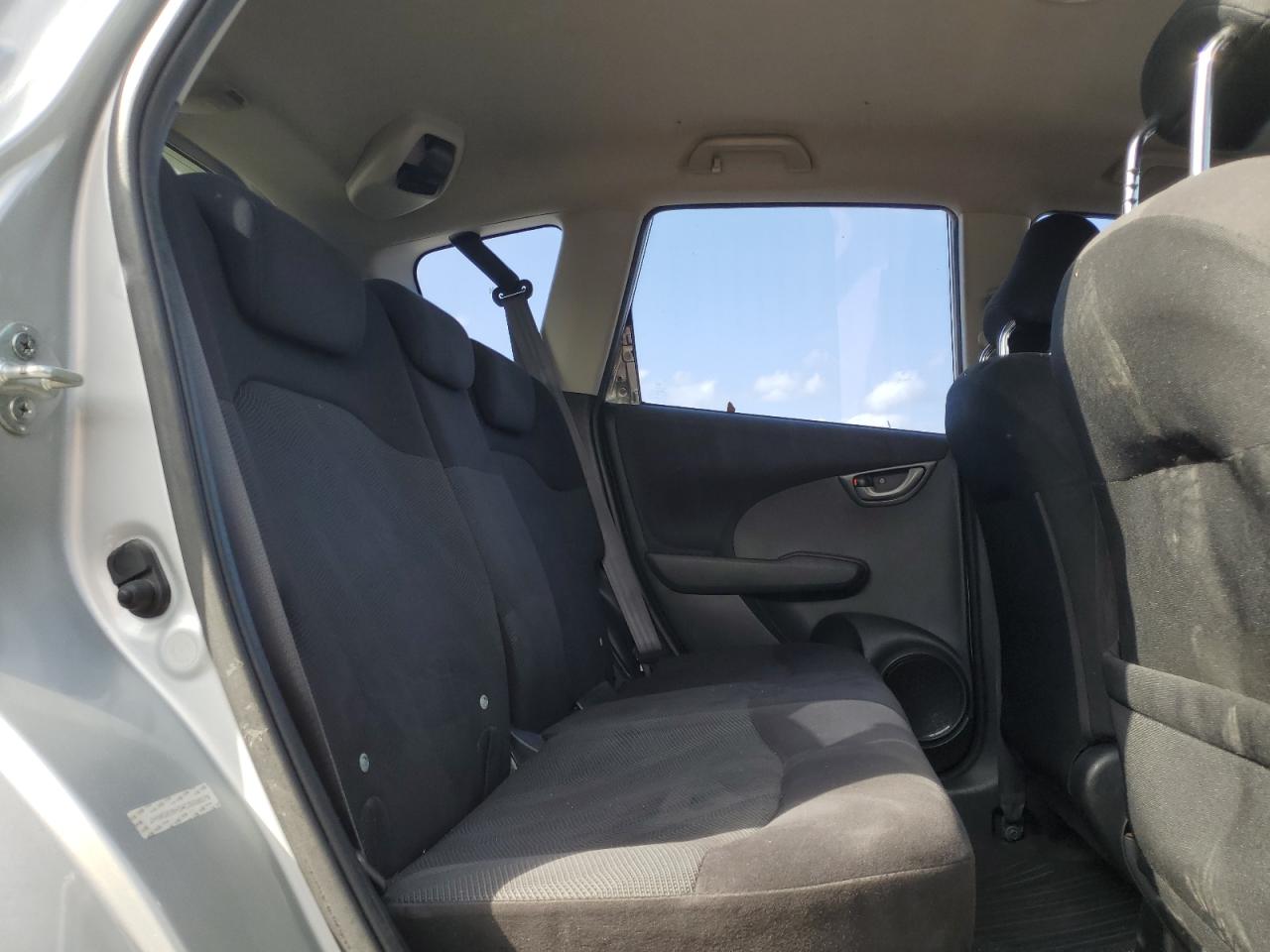 2012 Honda Fit - Image 11