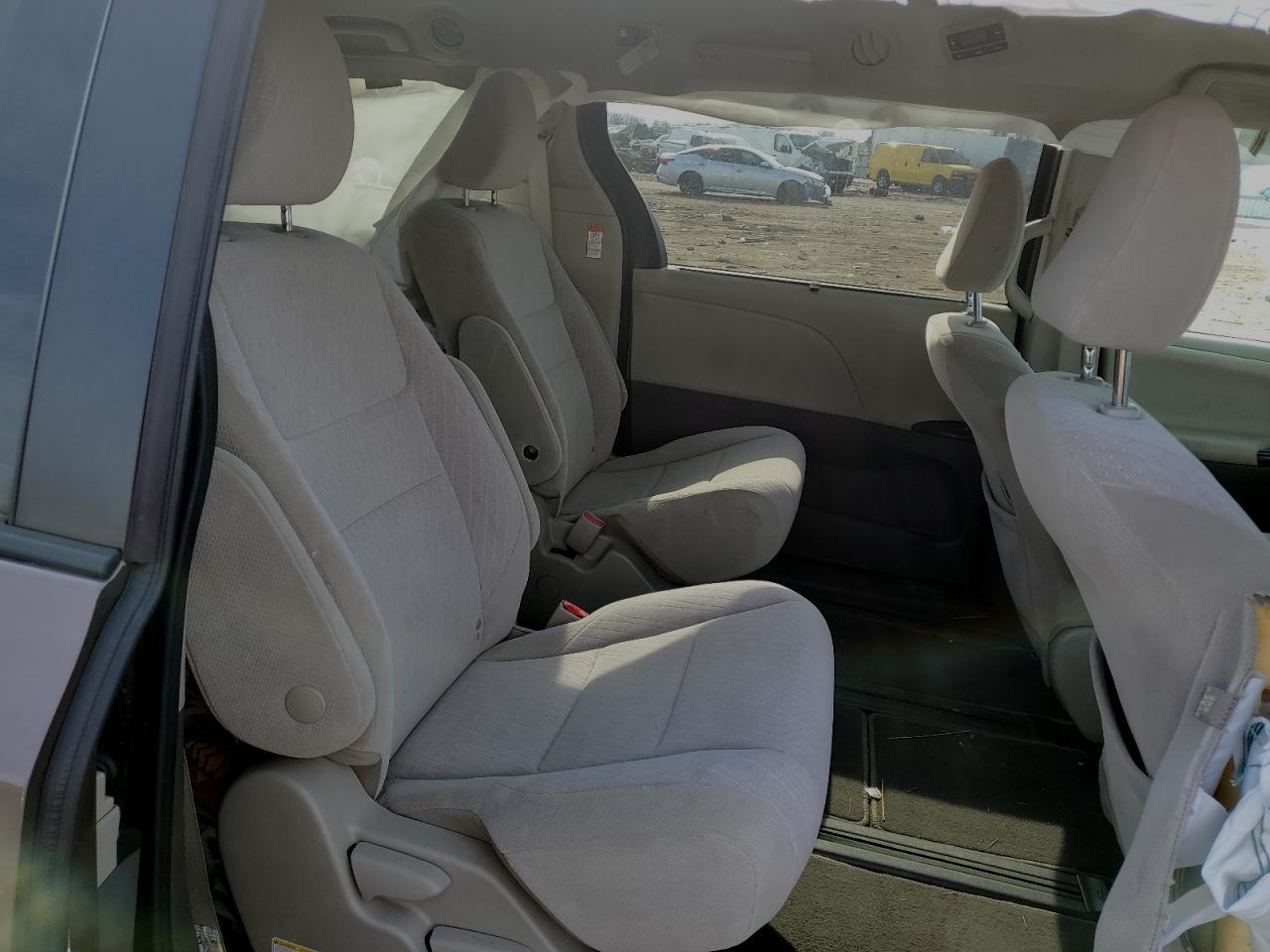 2020 Toyota Sienna - Image 11
