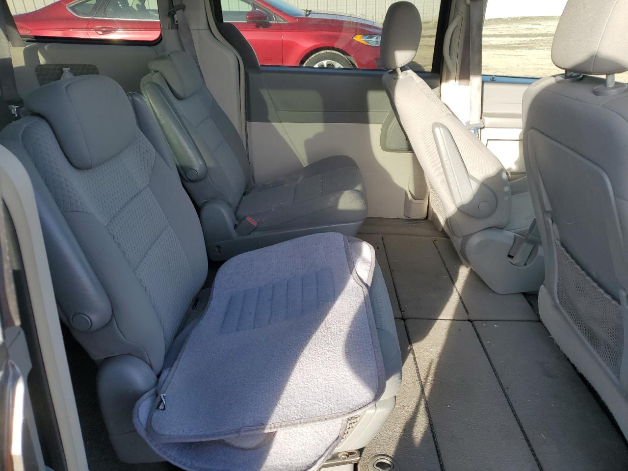 2010 Chrysler Town & Country - Image 12