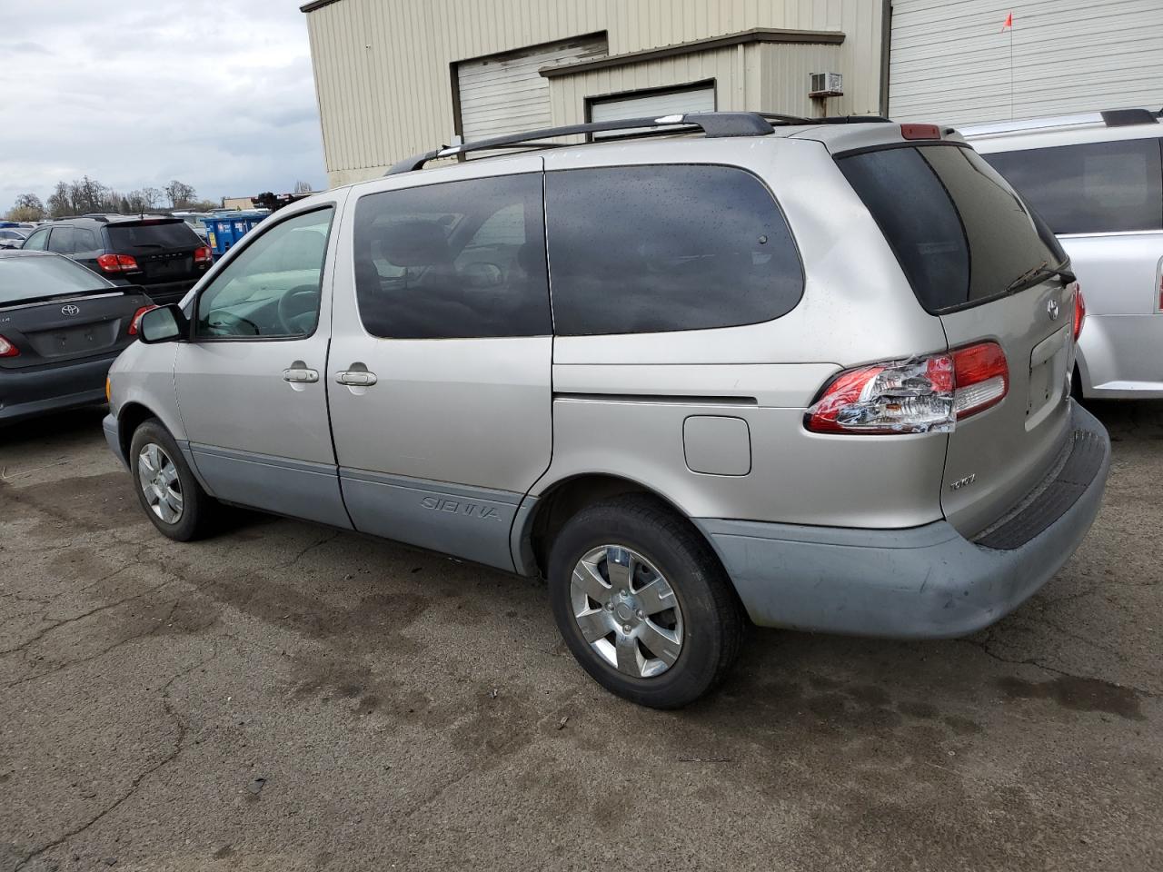 2003 Toyota Sienna - Image 2