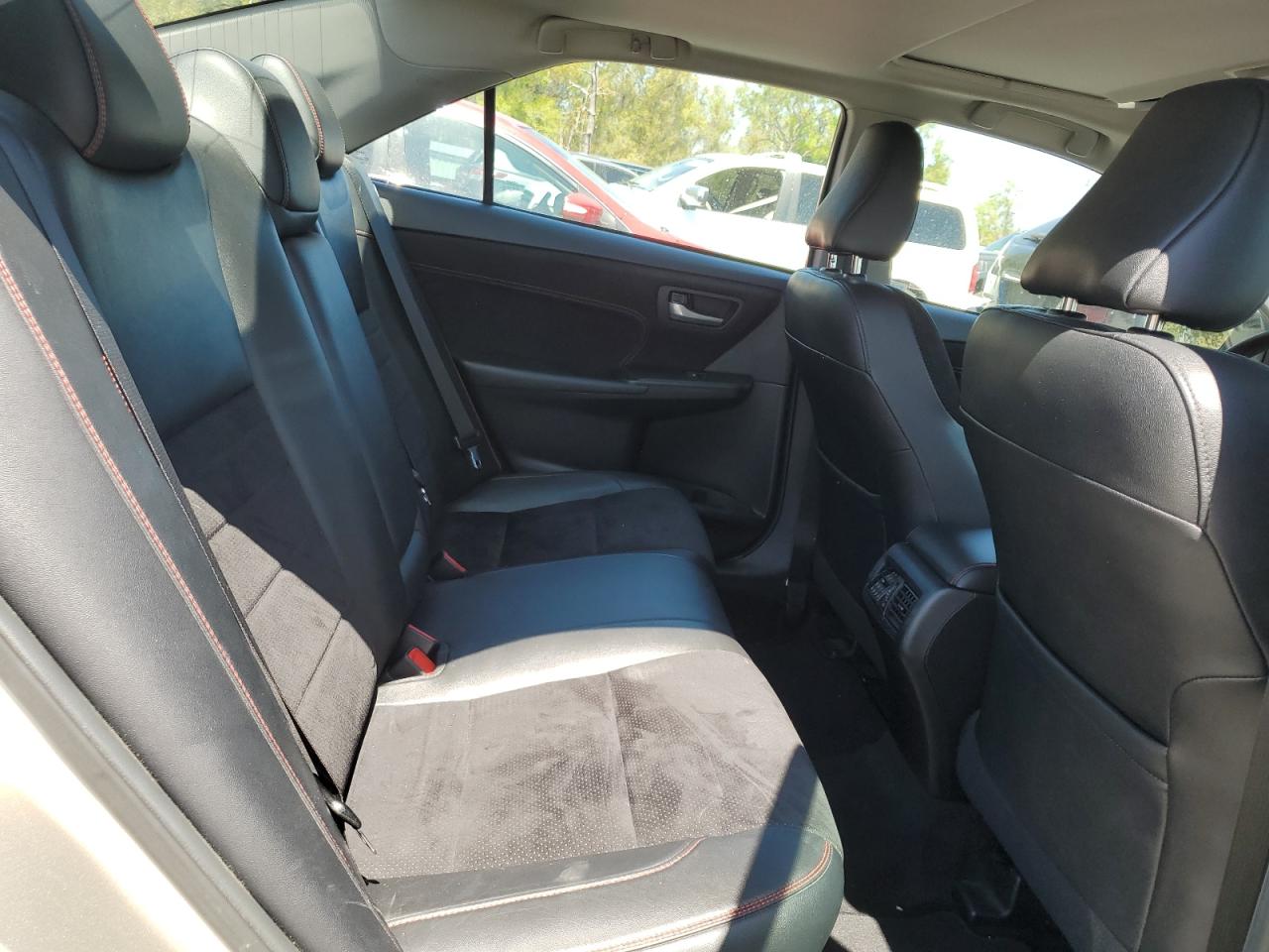 2015 Toyota Camry - Image 10