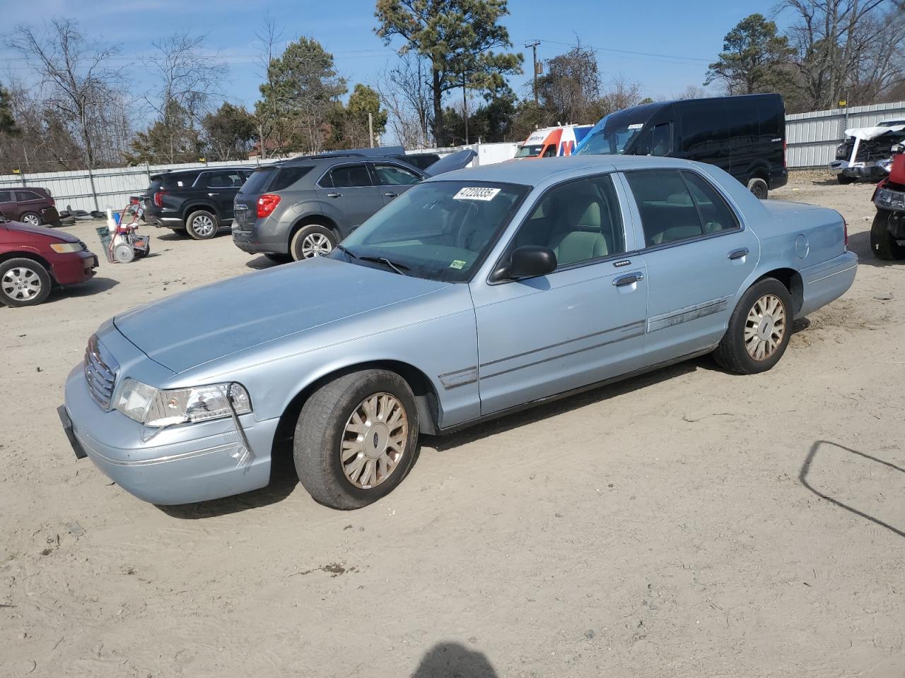2005 Ford Crown Victoria - Image 1