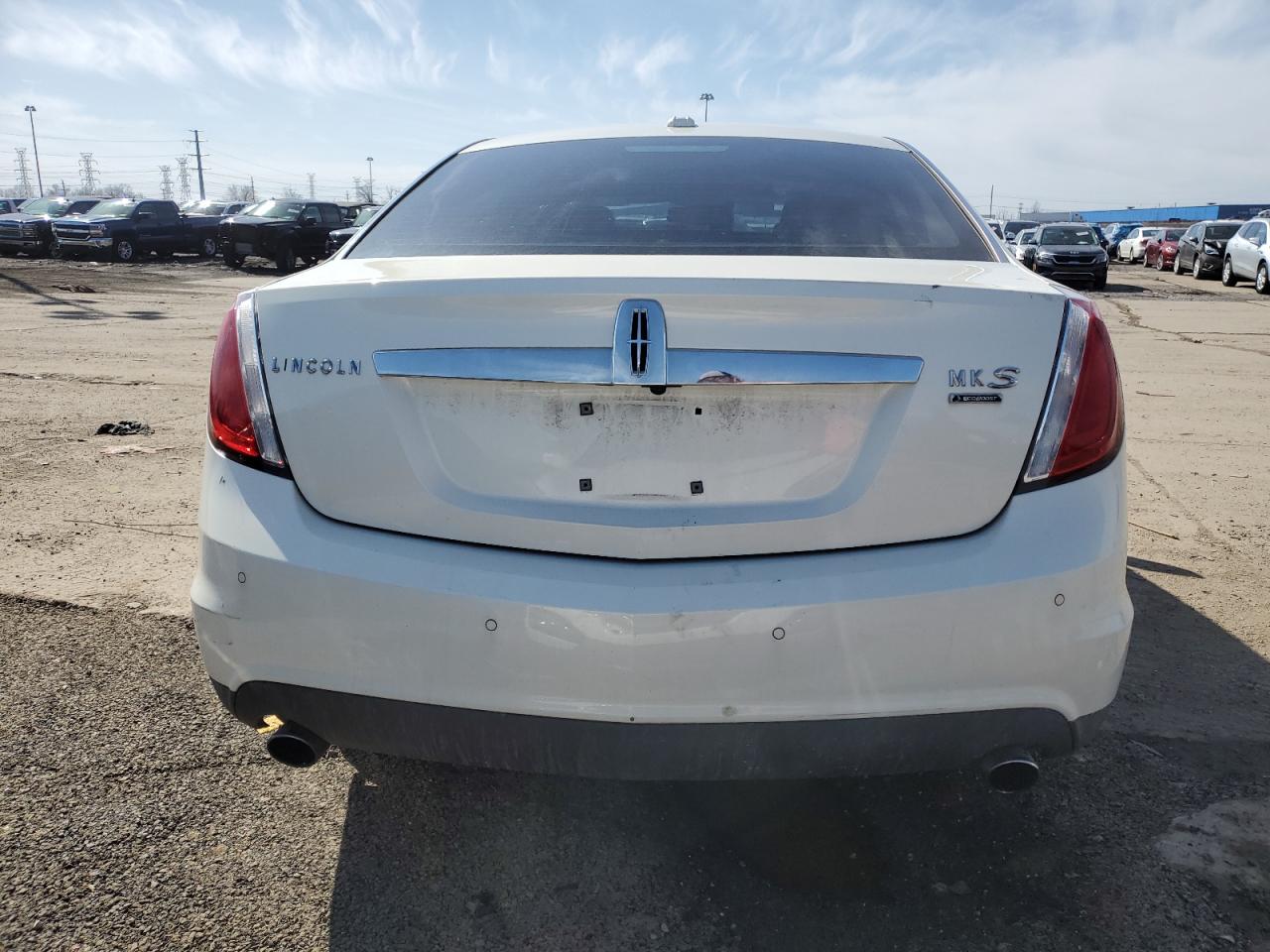 2012 Lincoln MKS - Image 6