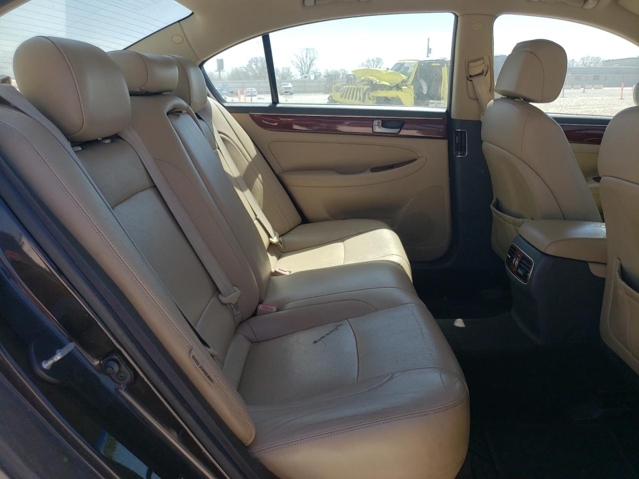 2013 Hyundai Genesis - Image 10