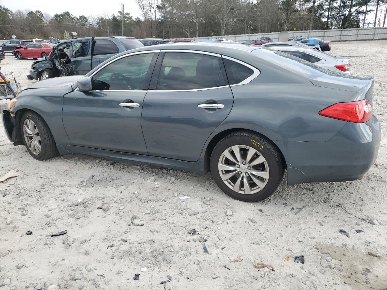 2012 Infiniti M - Image 2