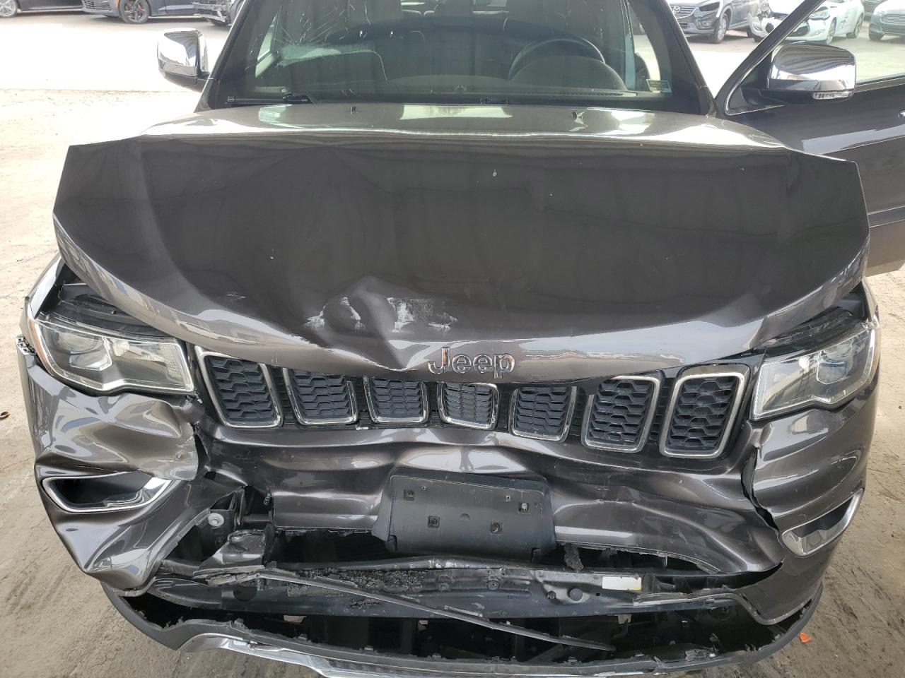 2018 Jeep Grand Cherokee - Image 11