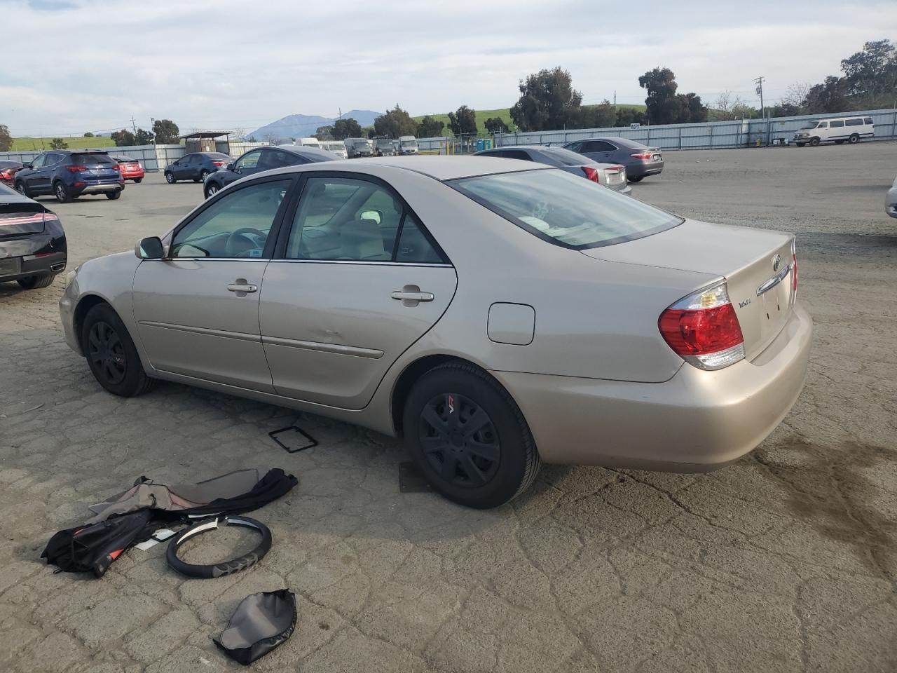 2005 Toyota Camry - Image 2