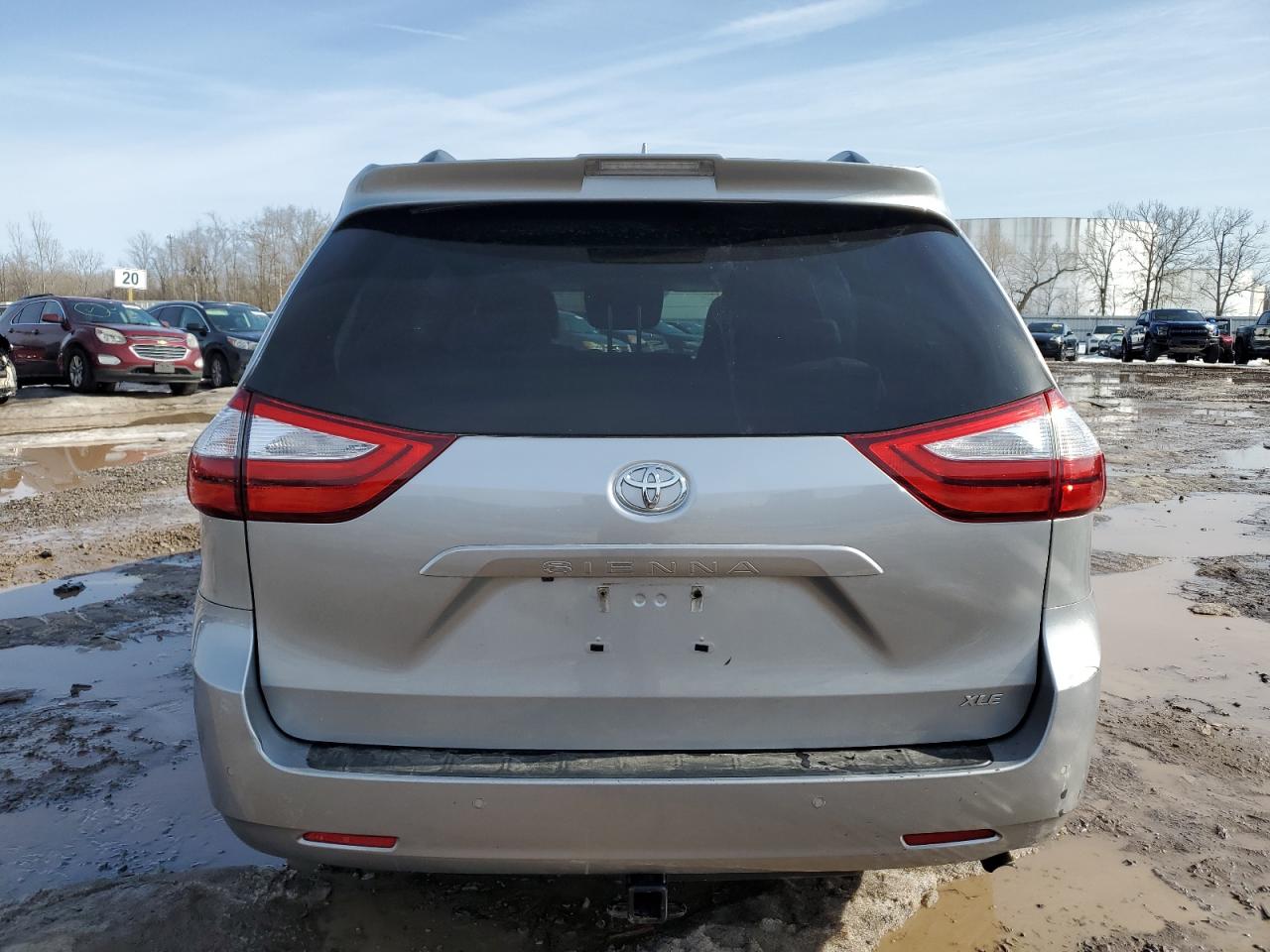 2018 Toyota Sienna - Image 6