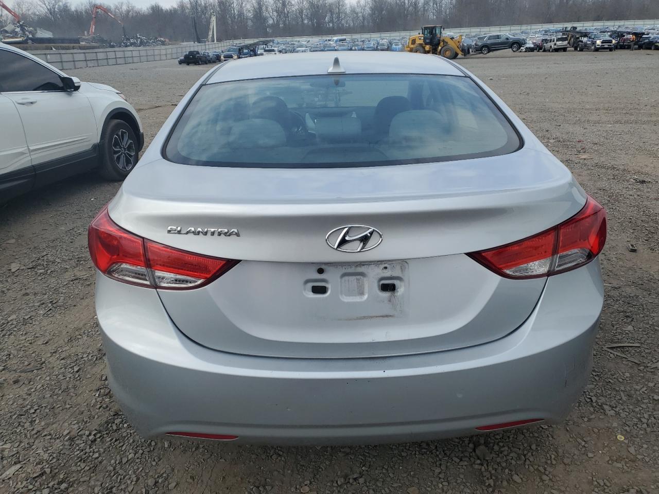 2012 Hyundai Elantra - Image 6
