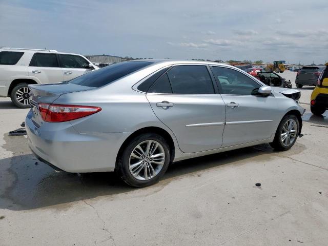  TOYOTA CAMRY 2015 Srebrny