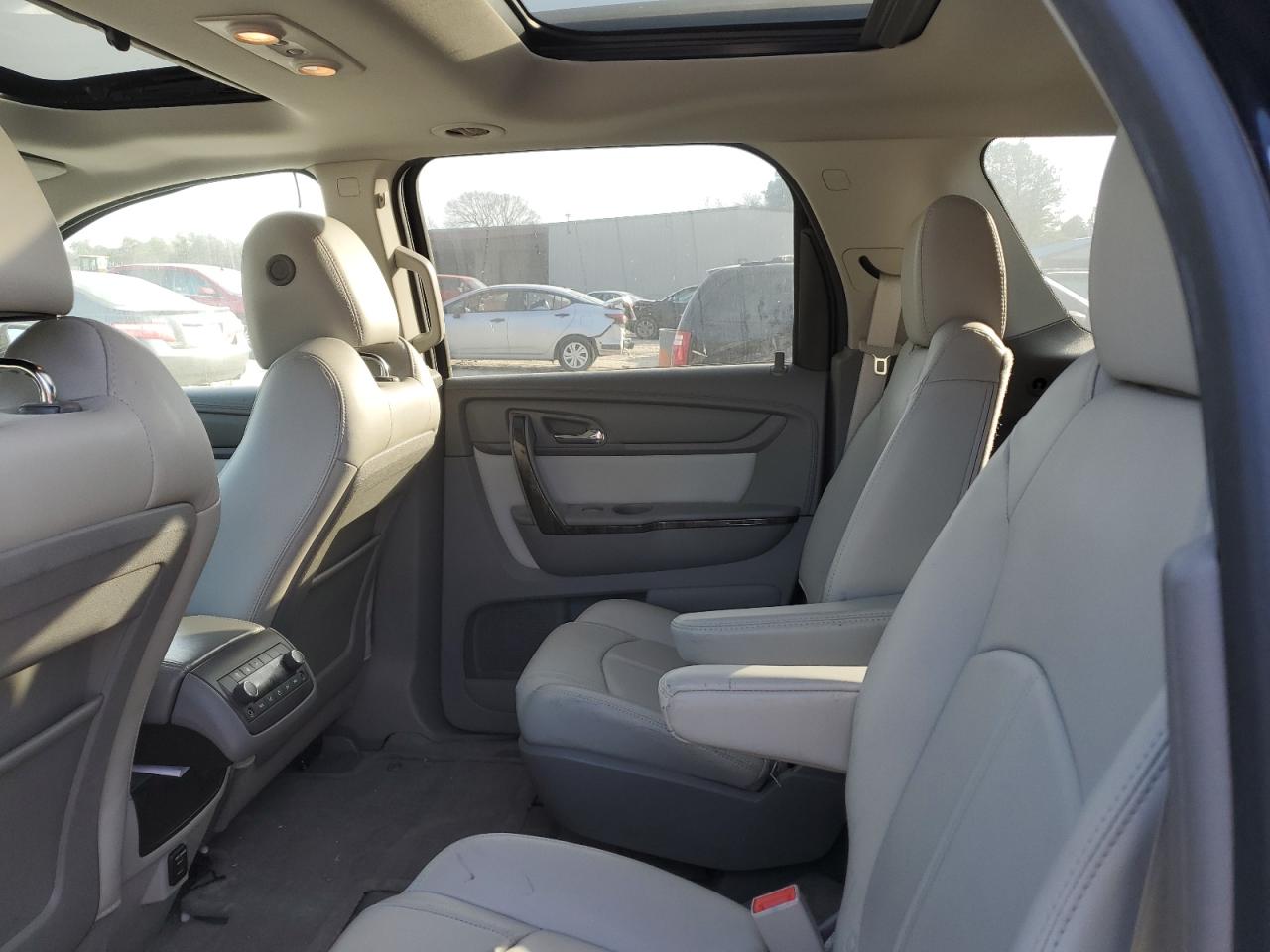 2015 GMC Acadia - Image 11