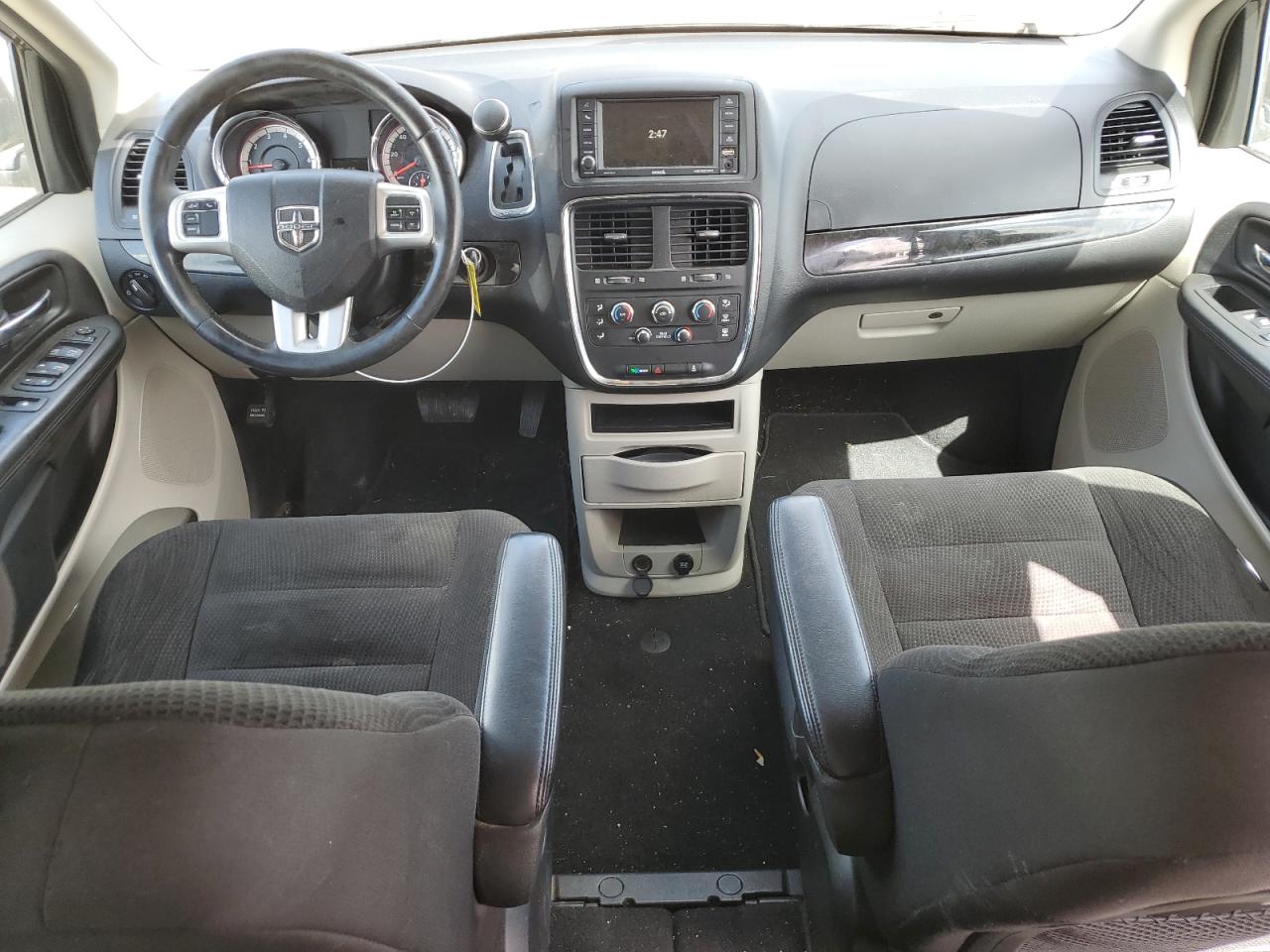 2017 Dodge Caravan - Image 8